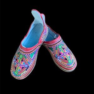 Colorful Moroccan Embroidered leather top shoes, NWOT, Size 9.